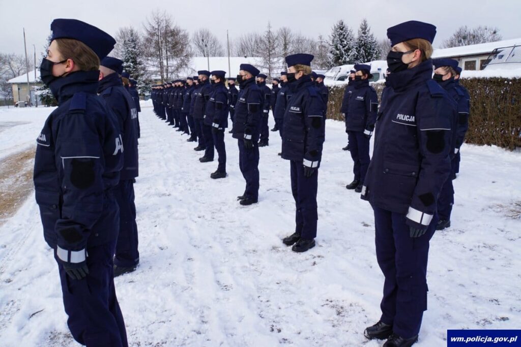 80 NOWYCH POLICJANTÓW NA WARMII I MAZURACH. TRAFIĄ TAKZE DO KOMENDY W OSTRÓDZIE 9 32 167568
