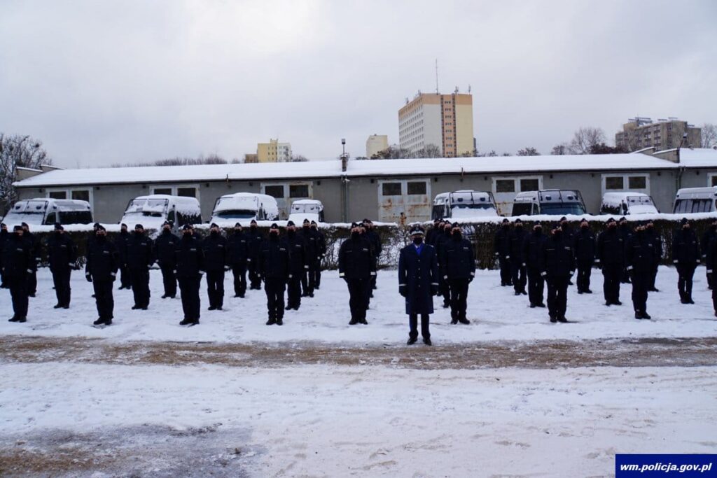 80 NOWYCH POLICJANTÓW NA WARMII I MAZURACH. TRAFIĄ TAKZE DO KOMENDY W OSTRÓDZIE 10 32 167569
