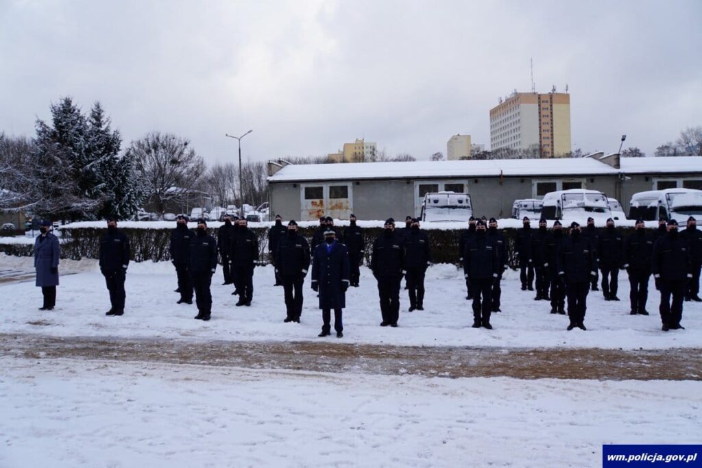 80 NOWYCH POLICJANTÓW NA WARMII I MAZURACH. TRAFIĄ TAKZE DO KOMENDY W OSTRÓDZIE 11 32 167570