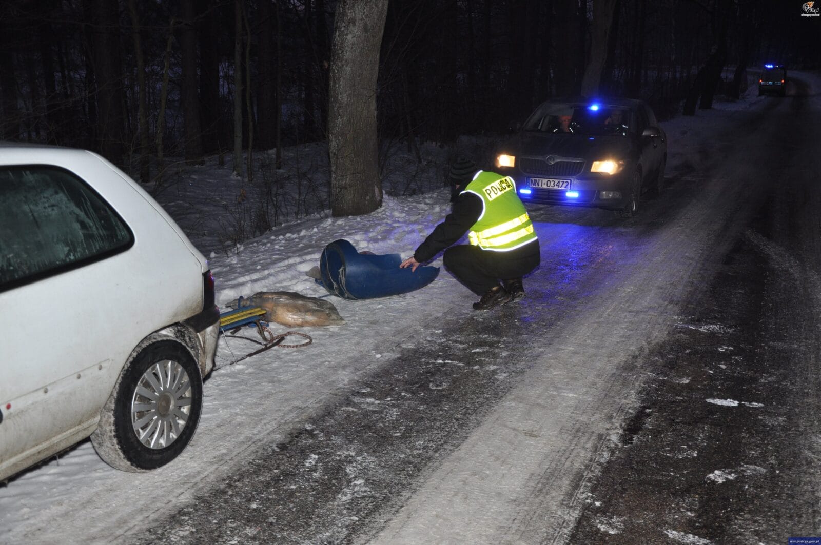 REGION: DRAMAT NA KULIGU! DWIE NASTOLATKI TRAFIŁY DO SZPITALA PO ZDERZENIU Z DRZEWEM 1 86 167716