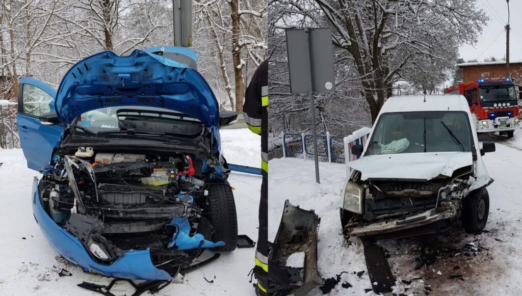 CZOŁOWE ZDERZENIE SAMOCHODÓW W MIELNIE (GM. GRUNWALD). JEDNA OSOBA W SZPITALU 15 mielno wyp sl