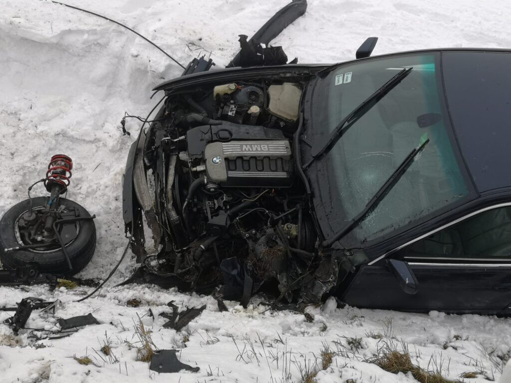 TRUDNE WARUNKI NA DROGACH - ZDERZENIE BMW Z DOSTAWCZYM RENAULT W LIPOWIE (GM.OSTRÓDA) 2 100 168648