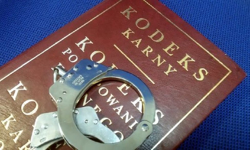 POZNAŁA DANE ZNAJOMEGO DO LOGOWANIA - ROBIŁA BEZPRAWNE WYPŁATY I PŁATNOŚCI Z KONTA BANKOWEGO 1 100 168743 G