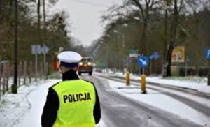 10 KOLIZJI, TRAGICZNY WYPADEK W OSTRÓDZIE I PIJANI KIEROWCY NA DROGACH POWIATU 27 100 168962 G