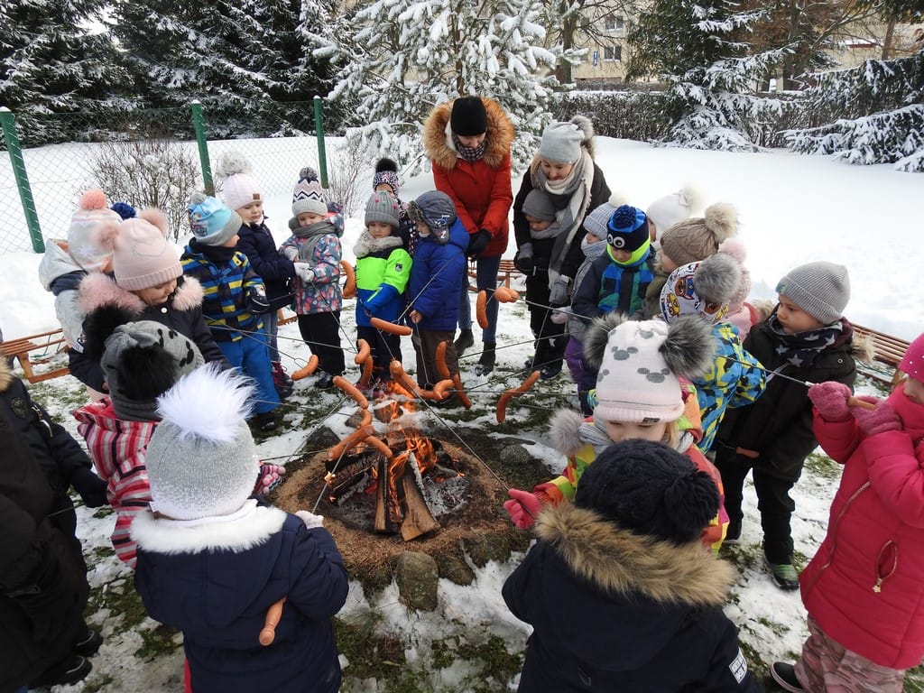 "MY SIĘ ZIMY NIE BOIMY" - OGNISKA I PIECZENIE KIEŁBASEK W PRZEDSZKOLU NR 6 W MORĄGU 5 Dscn7362 Kopiowanie