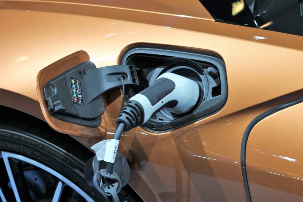 Liczba samochodow elektrycznych w Polsce rosnie