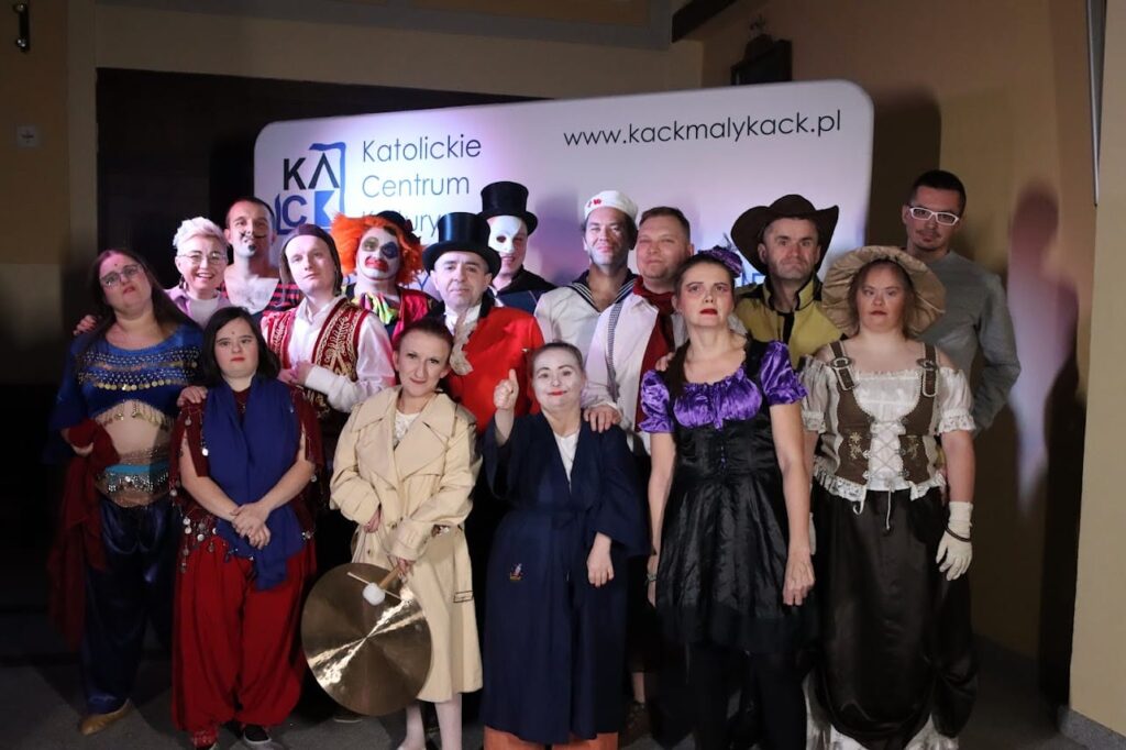 TEATR PRZEBUDZENI Z KOLEJNYMI NAGRODAMI! 45 Teatr Przebudzeni