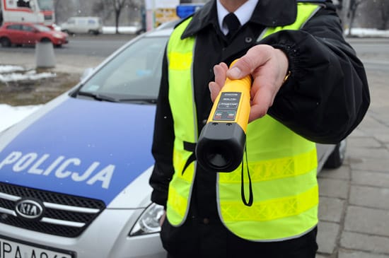 Podsumowanie weekendu na drogach powiatu ostródzkiego. Nie każdemu zapaliła się zielona lampka na alkomacie 1 Policja_Alkomat