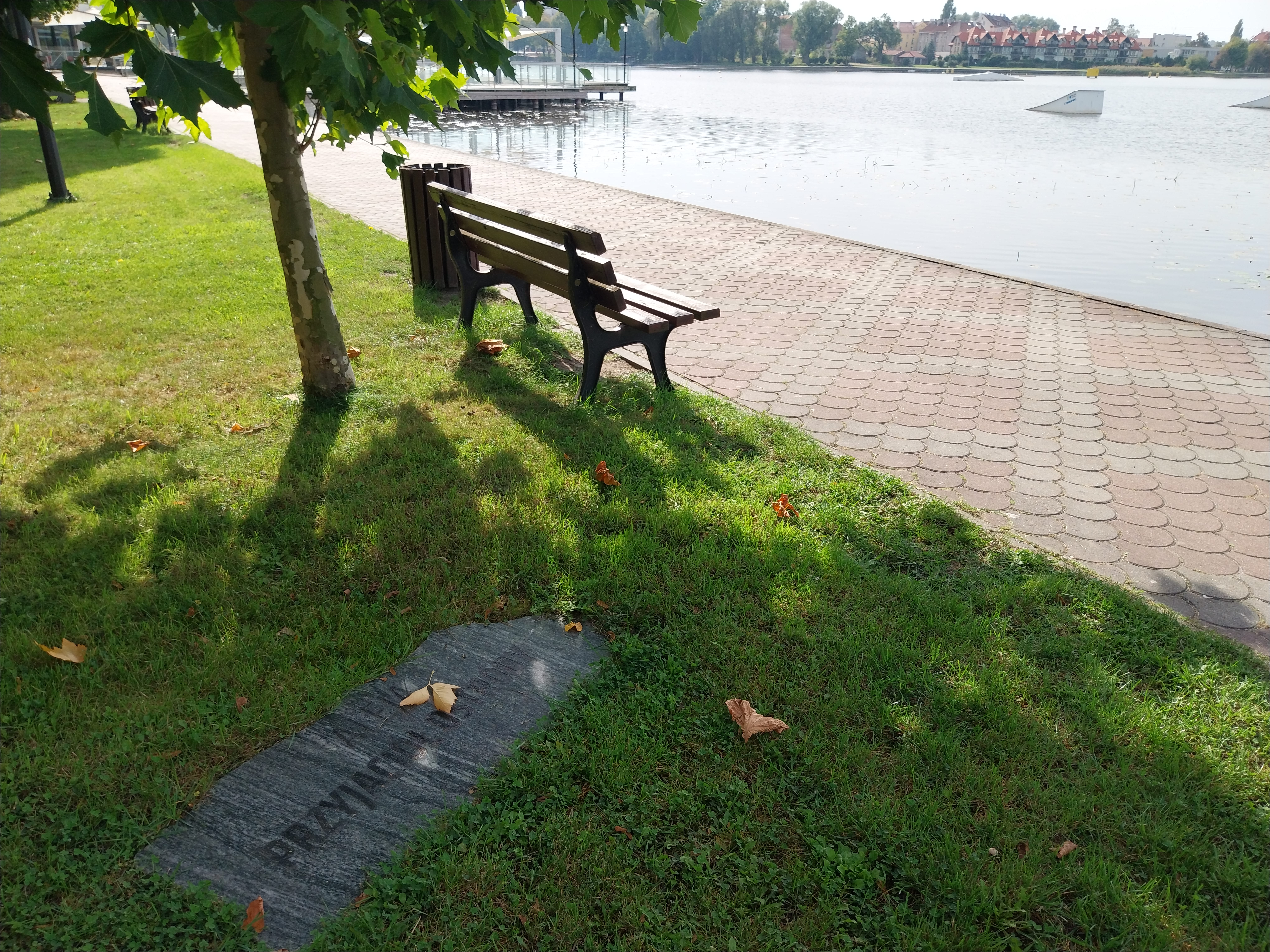 To była krótka przyjaźń. 'Nagrobki' przyjaciół Ostródy znikną z chodnika 5 Aleja Przyjaciol 5 Czolo