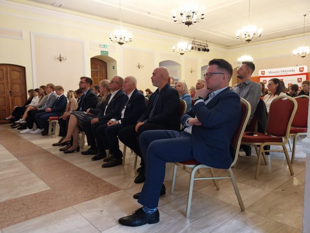 Gorzka pigułka dla samorządowców. Młodzież oczekuje zmian 2 Ankieta Nastolatki 1