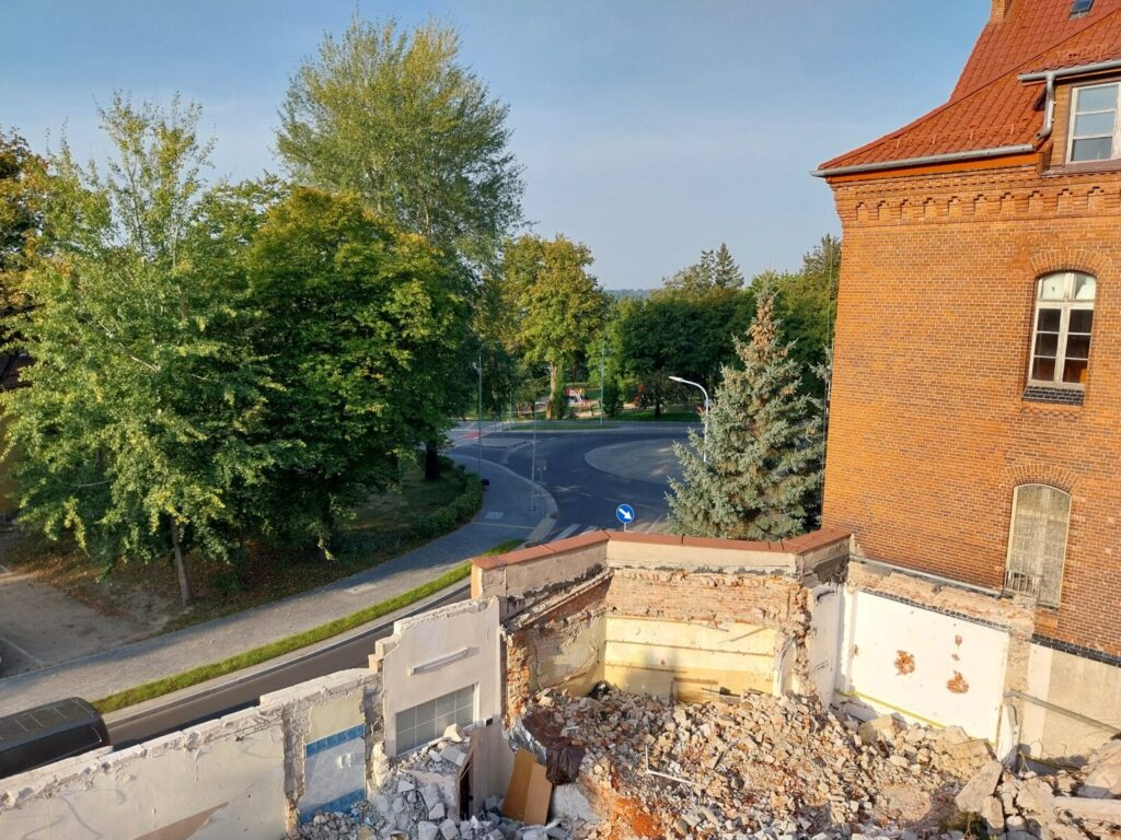 To ostatnie zdjęcia z tego terenu. Wiemy co stanie się z budynkiem przy ulicy Olsztyńskiej 5 Areszt Sledczy 9