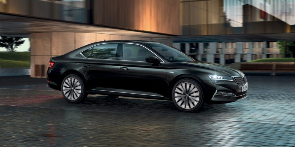 Nowa Fura Starosty. Drogo, ale skromnie 2 Skoda Superb Lak M62 Exterior 07 7676Bbc5 1920X960 1