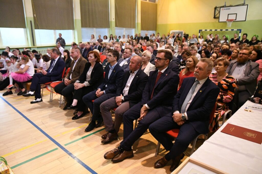 Nowy Pawilon Przedszkolny w Szymanowie: Inwestycja w Przyszłość Najmłodszych 7 461564120 976983251109717 6001925028076718607 N