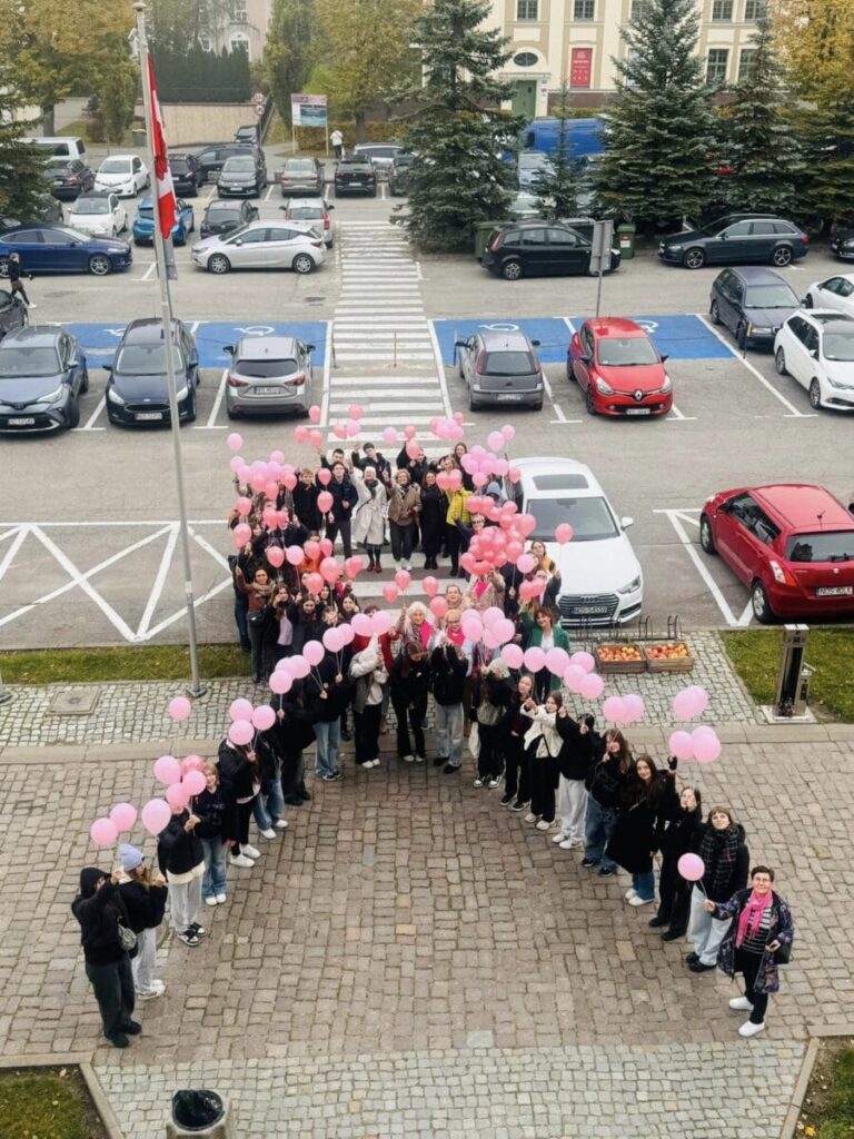 "Daj Sobie Szansę": Powiatowy Konkurs Plastyczny w Ostródzie na Rzecz Profilaktyki Raka Piersi 2 464866700 985256306978539 1890183163405338458 N