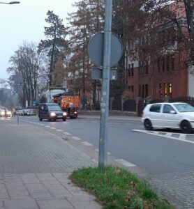 Ostróda: Brak porozumienia z powiatem. Nie wiadomo, kto odśnieży i posypie drogi. 26 Akcja Zima