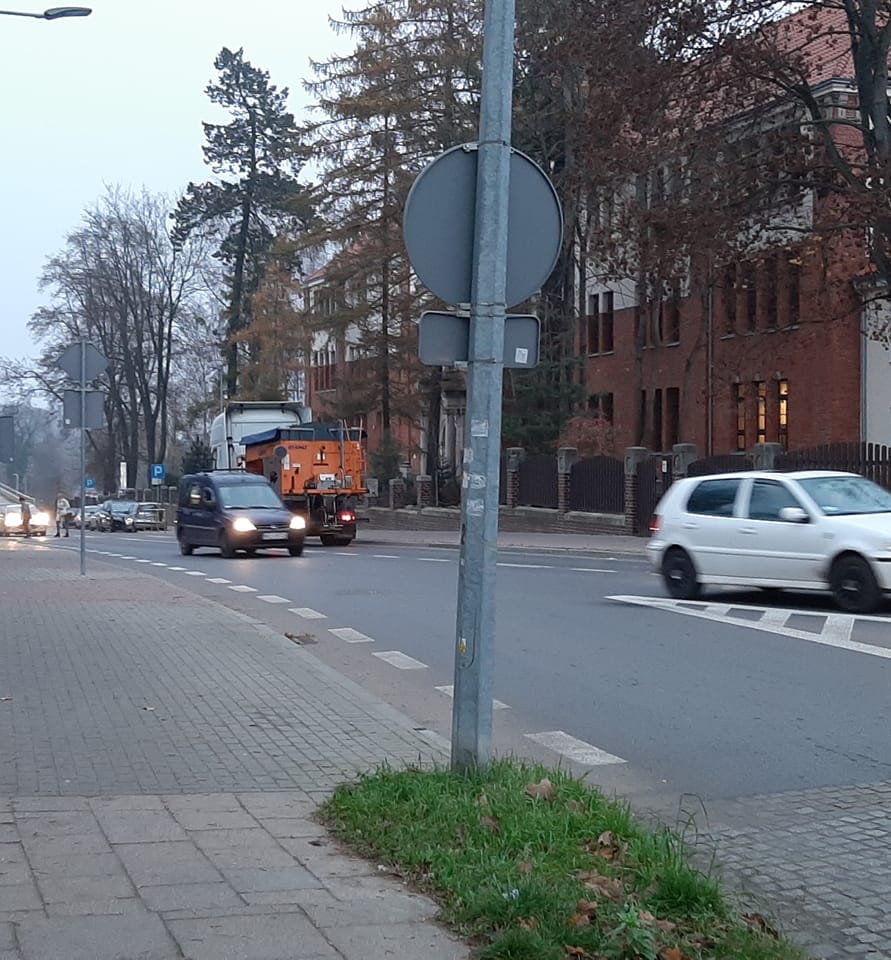 Ostróda: Brak porozumienia z powiatem. Nie wiadomo, kto odśnieży i posypie drogi. 1 Akcja Zima