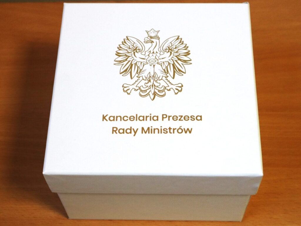 Premier przekazał filiżankę. Ty także możesz pomóc powodzianom! Dołącz do akcji charytatywnej w Morąskim Domu Kultury 3 Filizanka2