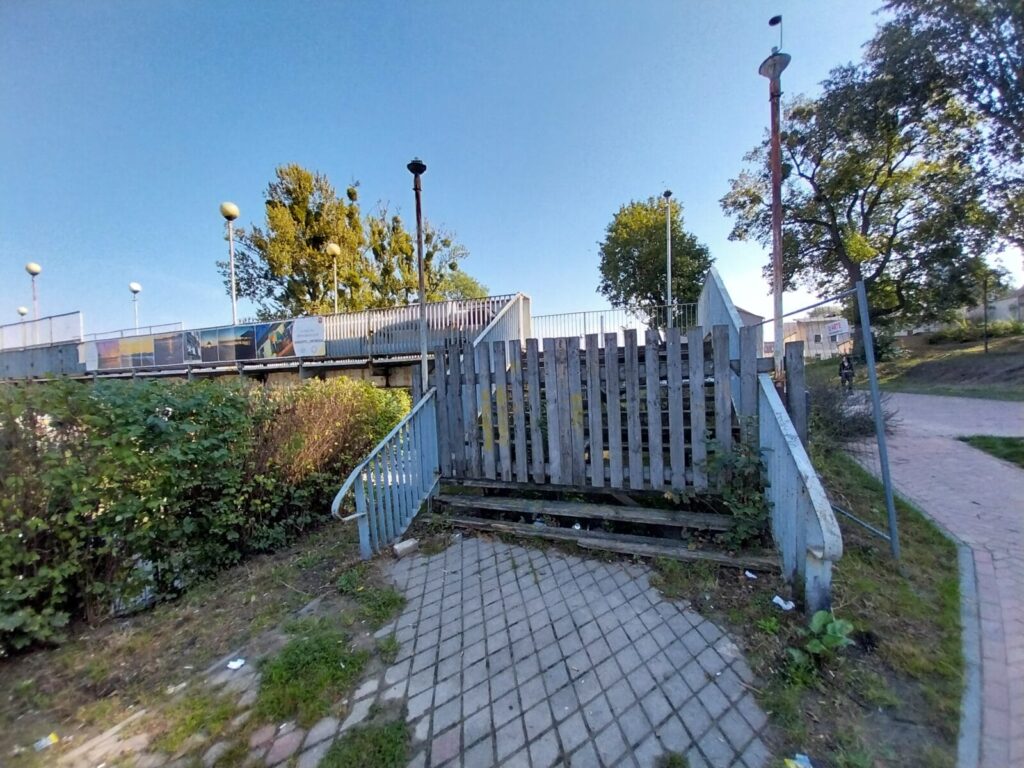Ostróda: Kładka nad torami – remont czy rozbiórka? Znamy koszty, tanio nie będzie 15 kladka czolo