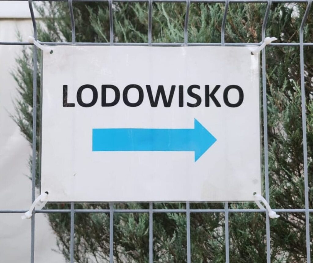 Saint-Tropez bez lodowiska. Żegnaj, Tadeusz. Nie będziemy tęsknić! 17 lodowisko szyld