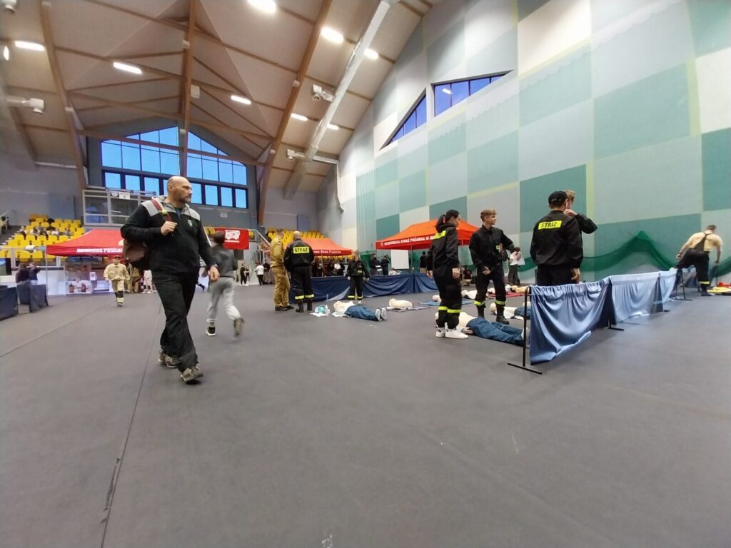 Promowali zawód strażaka. W miejskiej hali sportowej był niecodzienny event 2 Mdp Pp