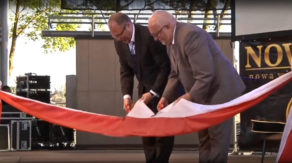 Senior Dąbrowski wybudował, młody będzie remontował – dach ostródzkiego amfiteatru przecieka! 2 Otwarcie Amfiteatru 26 Maja 2021 1