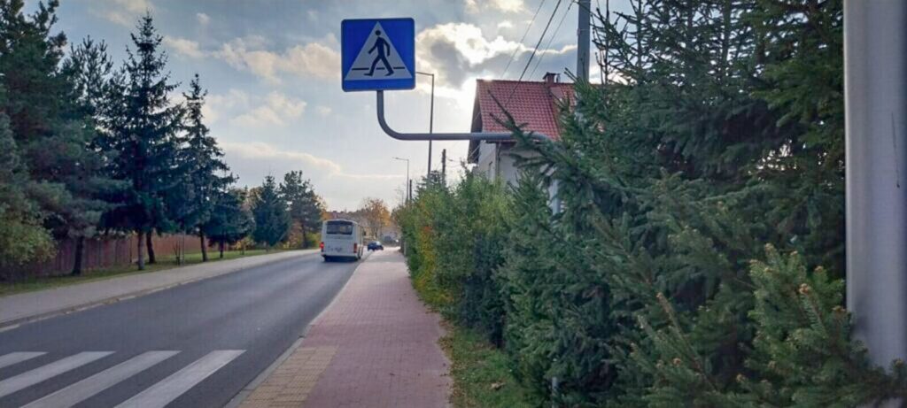 Wandale na razie górą. Znaki przy ulicy Plebiscytowej nadal są niszczone. 2 Znaki Plebiscyt 1 1024X461 2 2