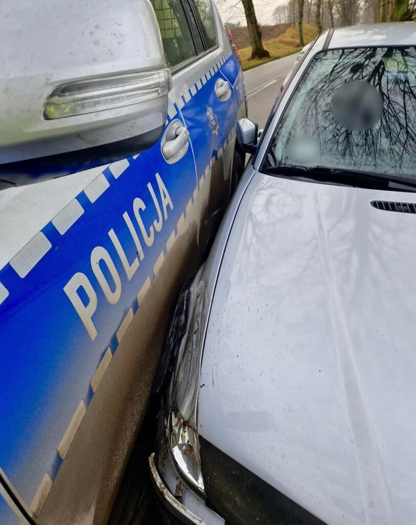 Policyjny pościg w Miłakowie: 24-latek za kierownicą BMW próbował wymknąć się sprawiedliwości 2 1000028028
