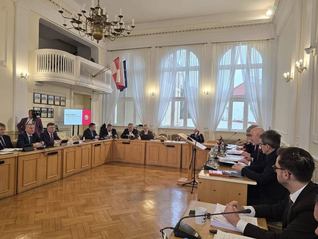Zatwierdzony Budżet 2025: Więcej inwestycji kosztem zadłużenia 14 sesja rady miasta 28 12 2024 4