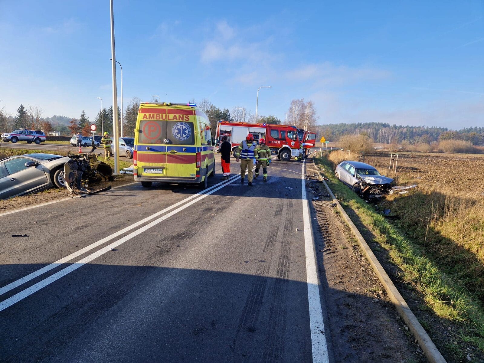 Czołowe zderzenie dwóch osobówek na drodze wojewódzkiej 530 w Łukcie. Droga jest zablokowana! 1 473800247 555028637514871 3828466501752878299 N