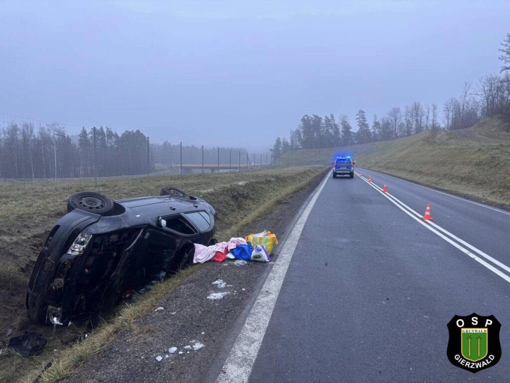 Wypadek na drodze w okolicach Rychnowskiej Woli: Samochód dachował, dzieci trafiły do szpitala 3 473867064 909982607958746 2218679273831454406 N