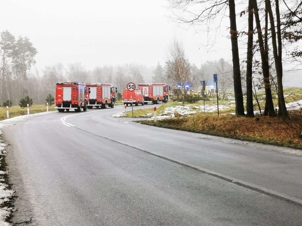 Wypadek na drodze w okolicach Rychnowskiej Woli: Samochód dachował, dzieci trafiły do szpitala 4 473993522 909982664625407 3442799341735400436 N