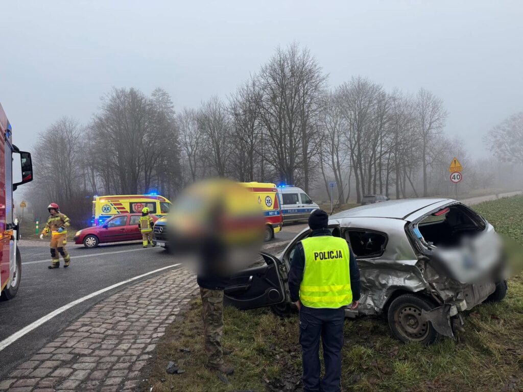 Groźny wypadek na skrzyżowaniu drogi nr 15 z trasą Smykowo - Nastajki 2 474103660 554381877579547 1823342974050546486 N