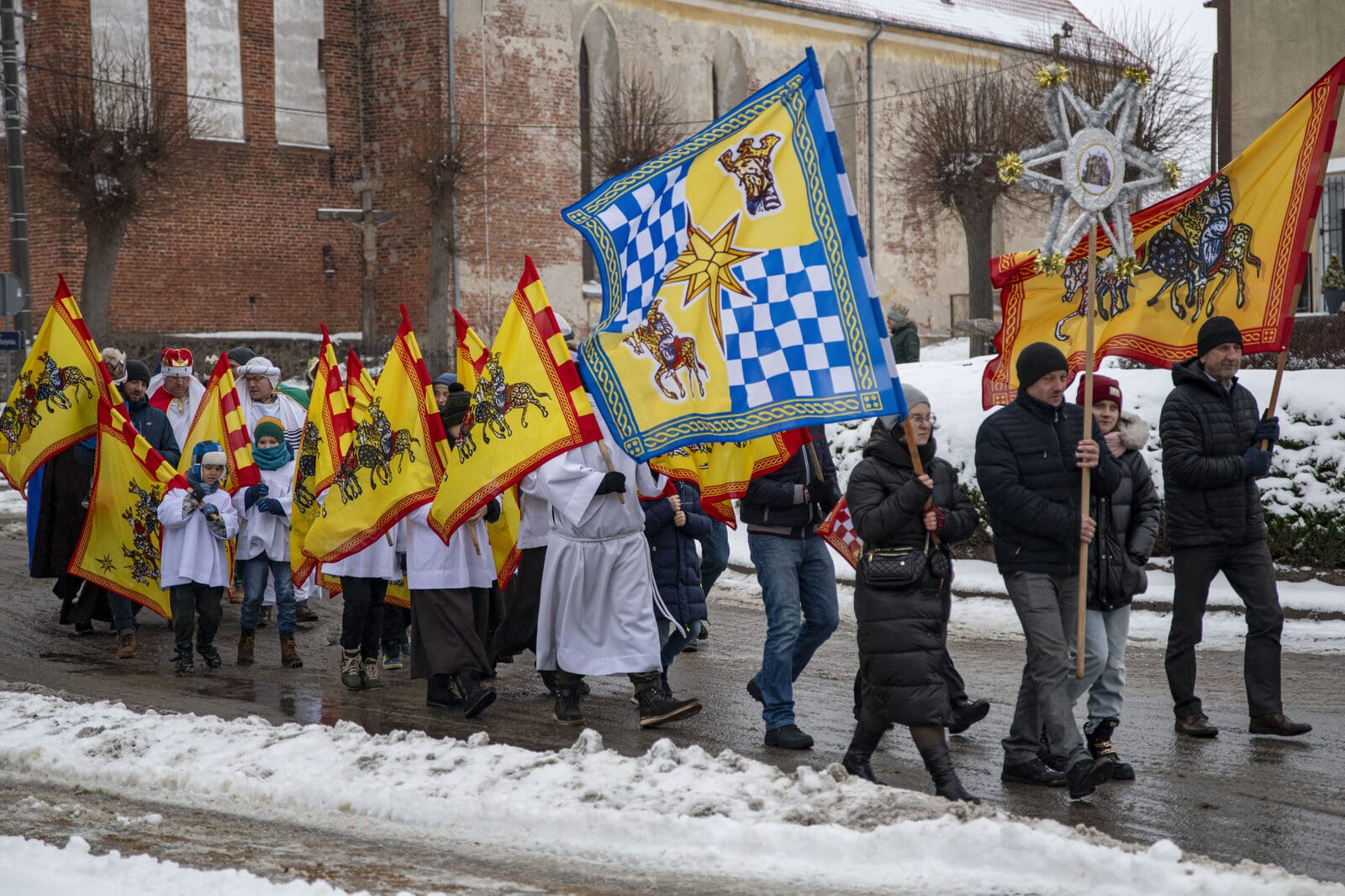 Miłakowo: Najstarszy Orszak Trzech Króli w Archidiecezji Warmińskiej z Kolędami i Tradycyjnymi Smakołykami 1 Dsc0535