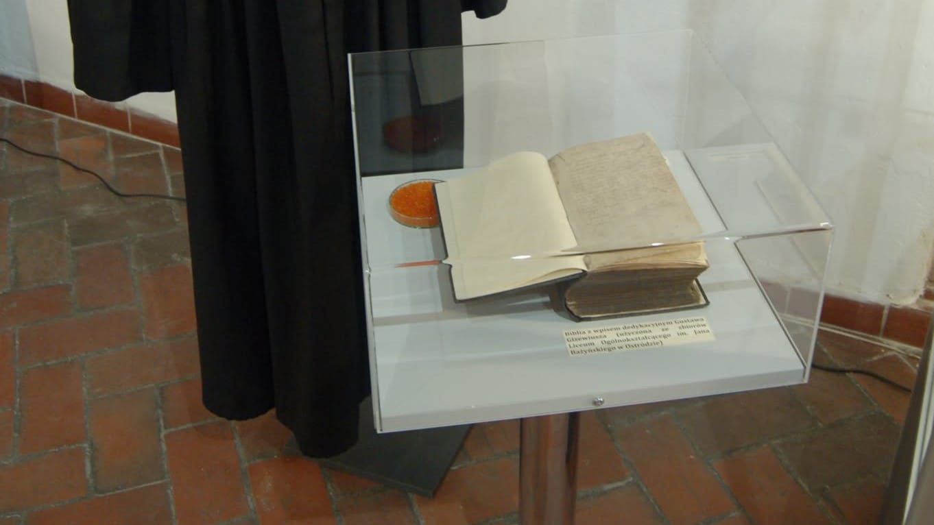 Cenny eksponat w muzeum w Ostródzie. "To jak lokalna relikwia" 1 Biblia Gizewiusz Czolo