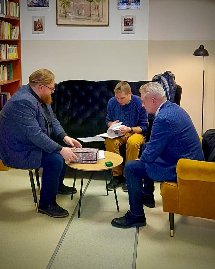 Cenny eksponat w muzeum w Ostródzie. "To jak lokalna relikwia" 3 Biblia Liceum Umowa