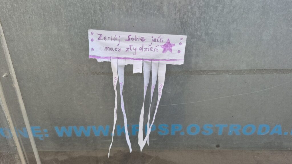 Ostródzki sposób na zły dzień. Weźcie sobie dobry humor! Szukamy osoby, która wpadła na świetny pomysł 17 dobre ogloszenie czolo