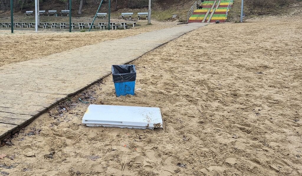Komu to przeszkadza? '… krew mnie zalewa!' 2 Plaża Przy Jeziorze Kajkowskim