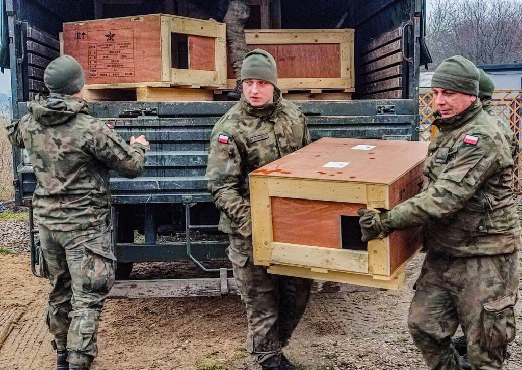 Wojskowi w obronie kotów! Nietypowa akcja w gminie Małdyty 7 Maldyty Budki Dla Kotow 2