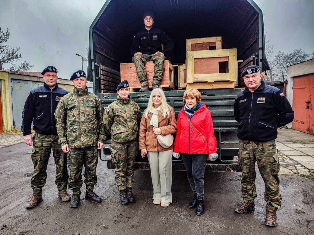 Wojskowi w obronie kotów! Nietypowa akcja w gminie Małdyty 6 Maldyty Budki Dla Kotow 6