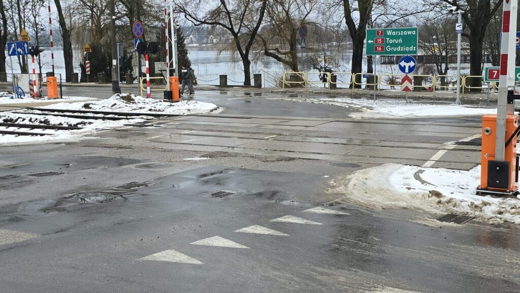 Dobra i zła wiadomość o przejazdach kolejowych w Ostródzie 14 przejazd kolejowy ostroda5