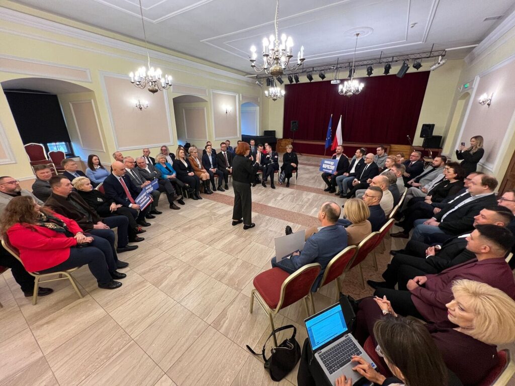Samorządy jednoczą siły – inauguracja inicjatywy „Samorządy Naprzód!” w Ostródzie 2 476835303 1295920385298168 8042807742704940065 N