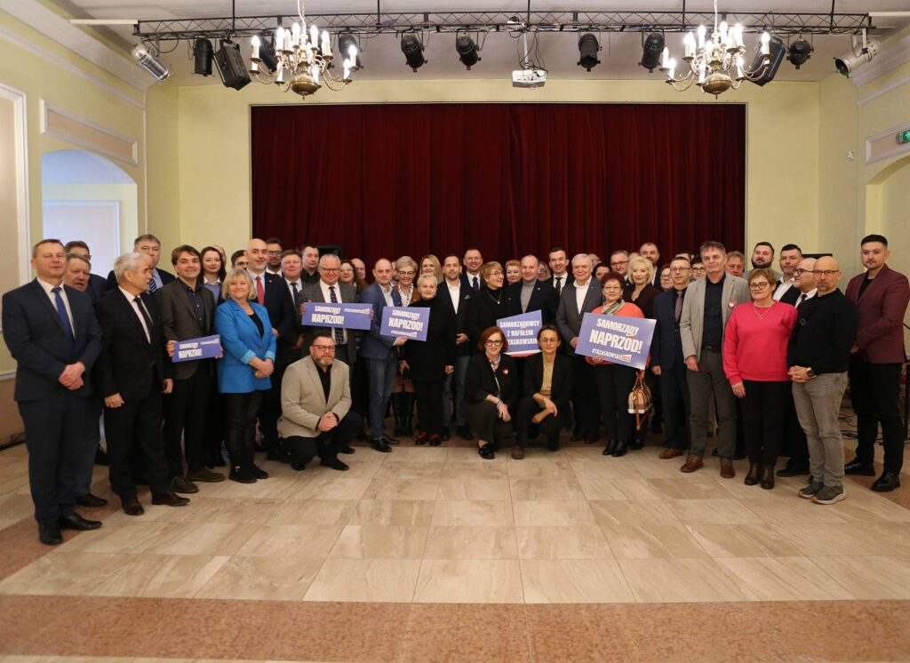 Samorządy jednoczą siły – inauguracja inicjatywy „Samorządy Naprzód!” w Ostródzie 14 Samorządy Naprzód! odbyło się we wtorkowy poranek, 11 lutego 2025 roku, w reprezentacyjnej sali ostródzkiego zamku