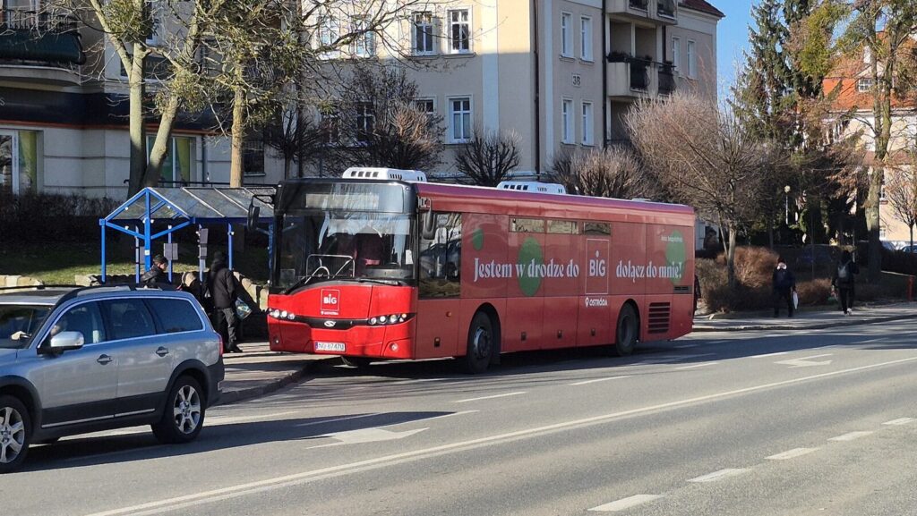 Wracamy do tematu. W marcu komunikacja miejska dojedzie do centrum handlowego BIG Ostróda. Jest też decyzja w sprawie chodnika 2 Big Ostroda Autobus 2
