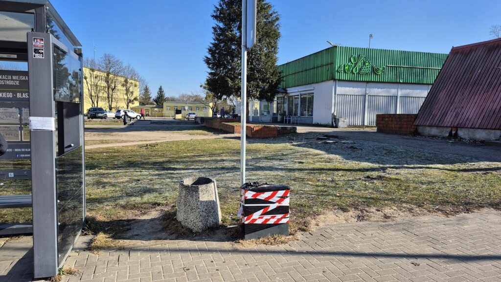 Falstart biletomatów na gotówkę. Urzędnicy przepraszają za opóźnienie 2 Biletomat Opozniony