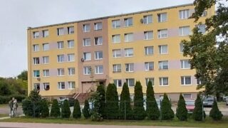 Zdjęcie budynku mieszkalnego. Mieszkania komunalne w Ostródzie będzie trudniej wykupić.