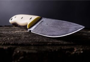 Były pracownik z nożem w ręku groził szefowi – teraz trafił do aresztu 17 Groził Pracodawcy Nożem.