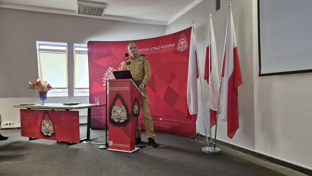 Strażacy zliczyli wypadki i pożary. Meldunek w Ostródzie odebrał Komendant Wojewódzki PSP 12 Odprawa Roczna Straz 2025 1