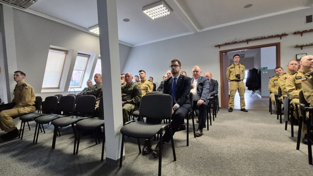 Strażacy zliczyli wypadki i pożary. Meldunek w Ostródzie odebrał Komendant Wojewódzki PSP 14 Odprawa Roczna Straz 2025 3