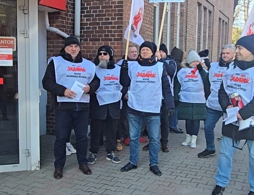 Protest pracowników Poczty Polskiej w Ostródzie – Solidarność walczy o prawa pracowników 8 Protes Solidarnosc Poczta Polska 1