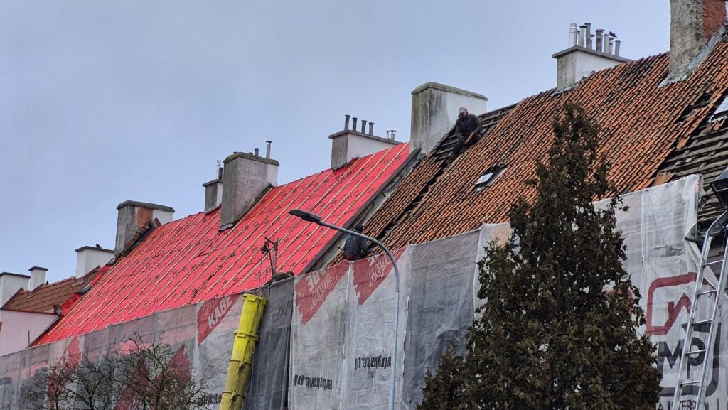 Będzie cieplej i ładniej. Trwa remont bloków przy ulicy Czarnieckiego 2 Remont Blokow Czarnieckiego 2